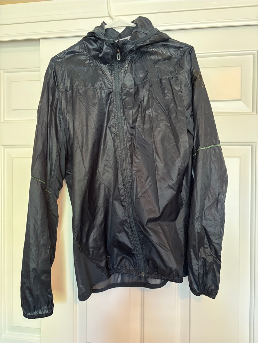 Lightweight navy ladies Hooded Windbreaker Jacket size med